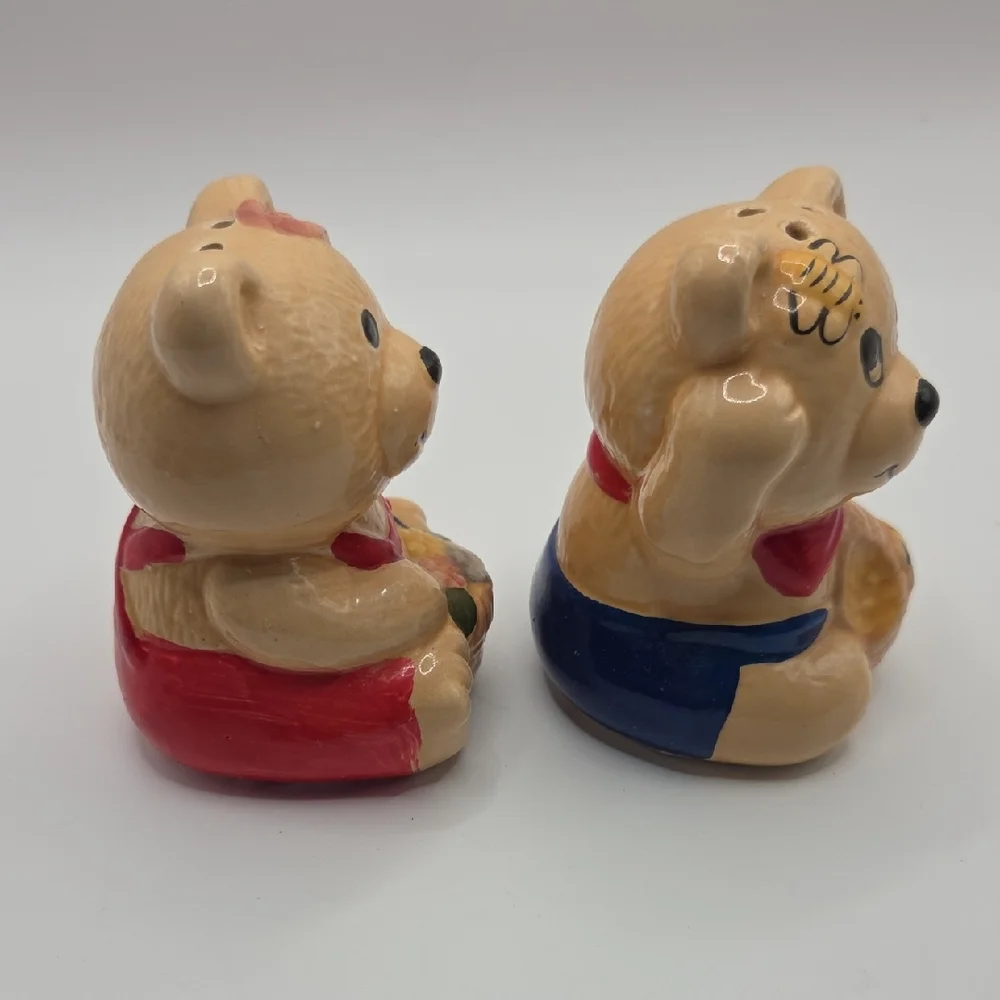 Salt and Pepper Shakers - Red and Blue. Bears. Vintage